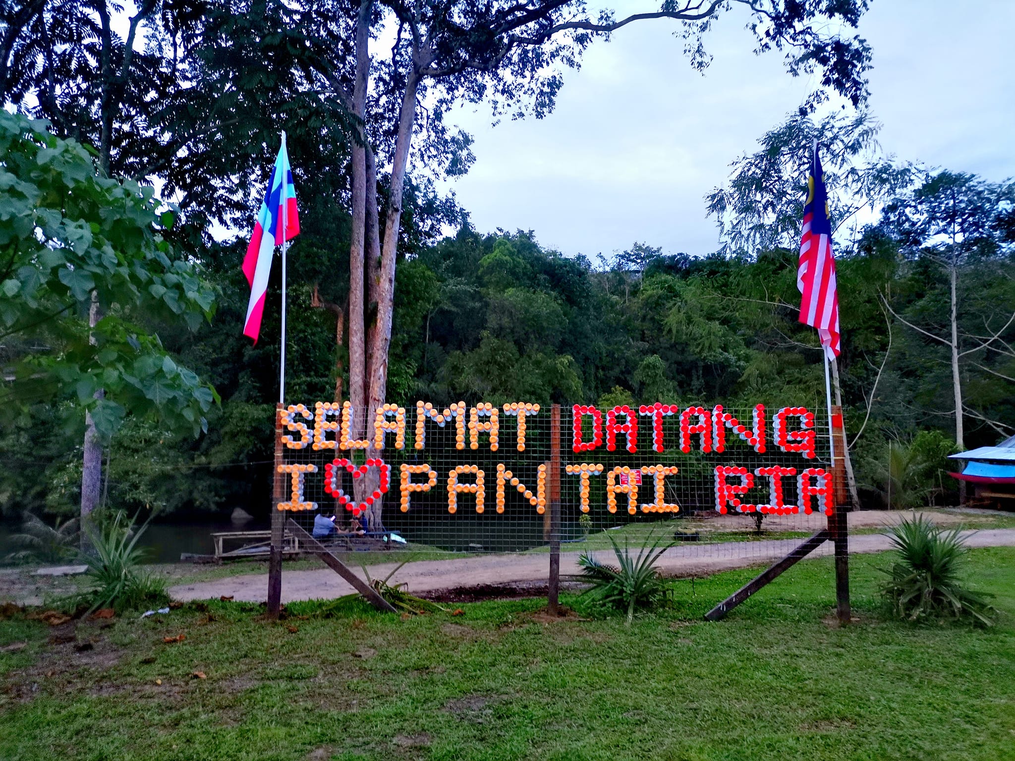 Pantai Ria, Kampung Tangkol