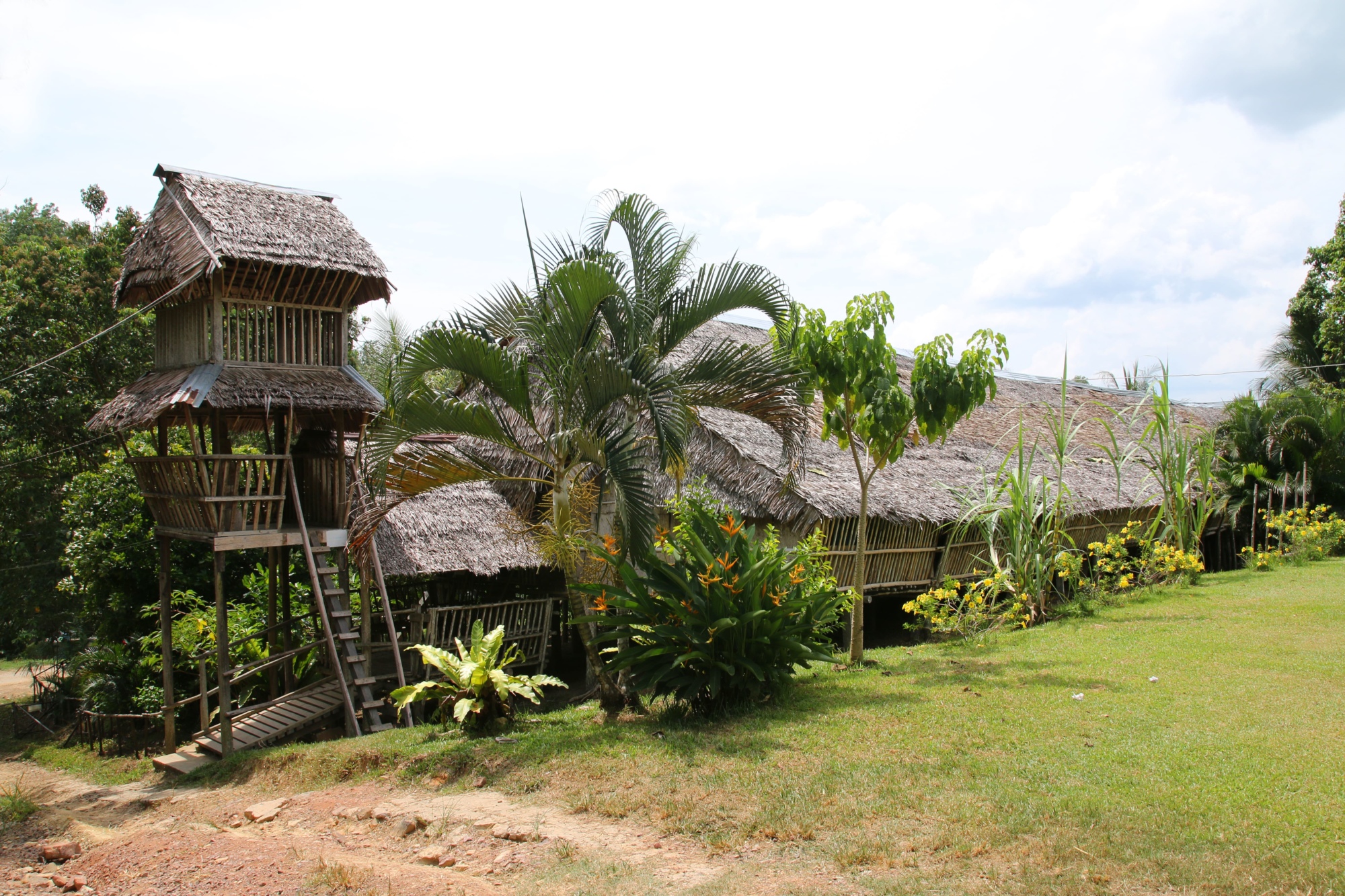 Maranjak Longhouse Homestay